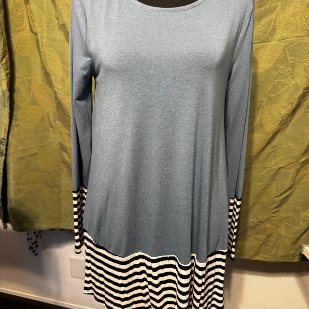 Zenana Outfitters Blue Tunic with Black and White Striped Hem New w/o Tags Sz M